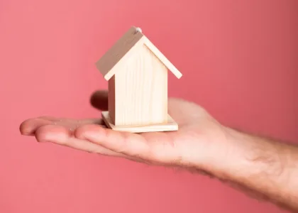 Pourquoi de plus en plus de familles s’installent-elles à Saint-Nazaire ? 3 petite maison en bois