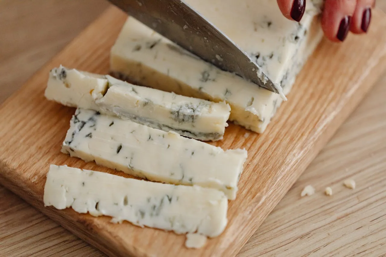 Tranche de fromage coupées en batonnets